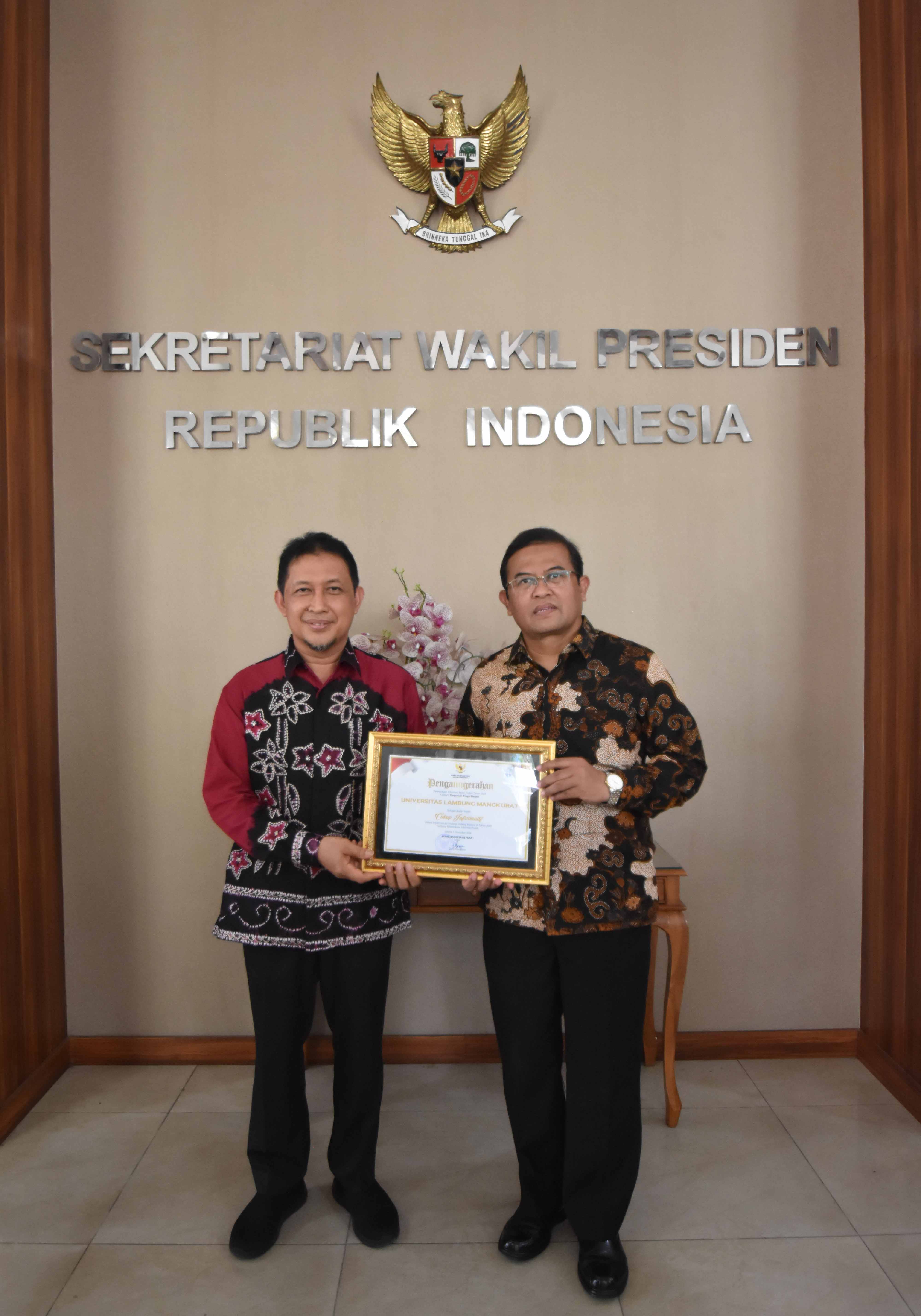 Jakarta 05 11 2018 Universitas Lambung Mangkurat kembali mendapat Penganugerahan Keterbukaan Informasi Badan Publik di Istana Wakil Presiden