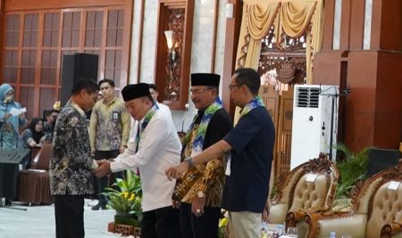 Rektor Terima DIPA Tahun Anggaran 2025