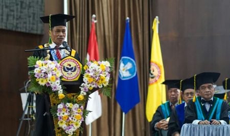 WhatsApp Image 2026-10-01 at 16.00.39 Kukuhkan 1.290 Wisudawan pada Wisuda ke-133, Rektor ULM Ingatkan Wisudawan untuk Selalu Tingkatkan Keterampilan