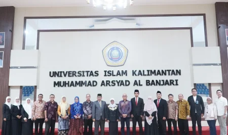 WhatsApp-Image-2026-10-12-at-10.59.09 Perkuat Sinergi Antarperguruan Tinggi, Rektor ULM Hadiri Pelantikan Pejabat Struktural FKIK UNISKA MAB